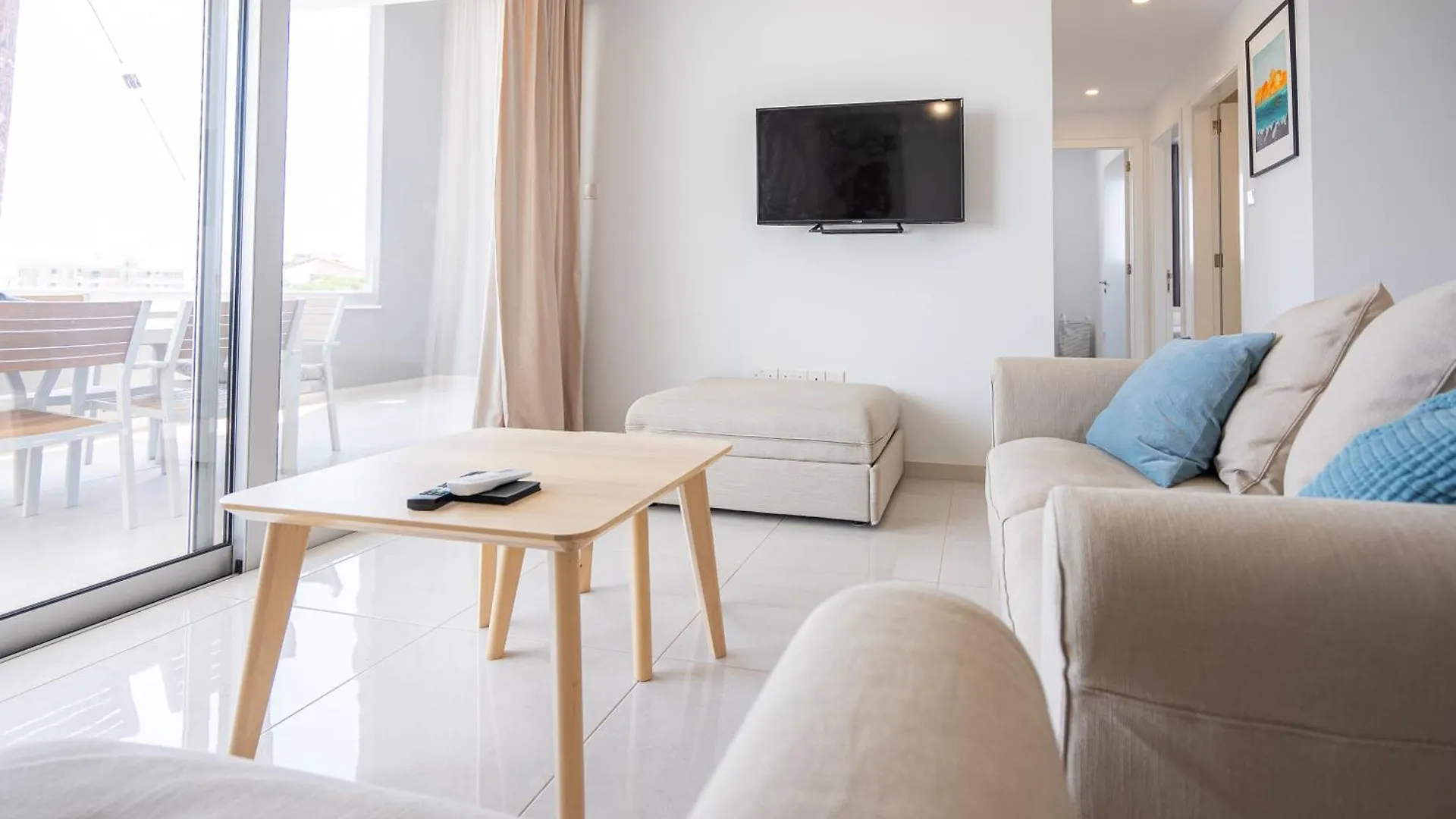 Hubstay - Tamara Gardens Suite With Swimming Pool Livadhia Cyprus