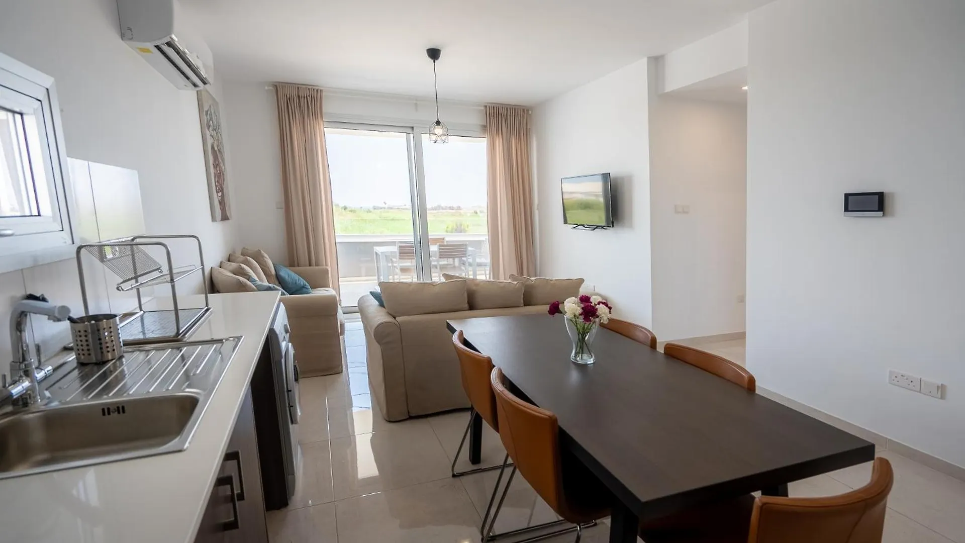 Apartment Hubstay - Tamara Gardens Suite With Swimming Pool Livadhia